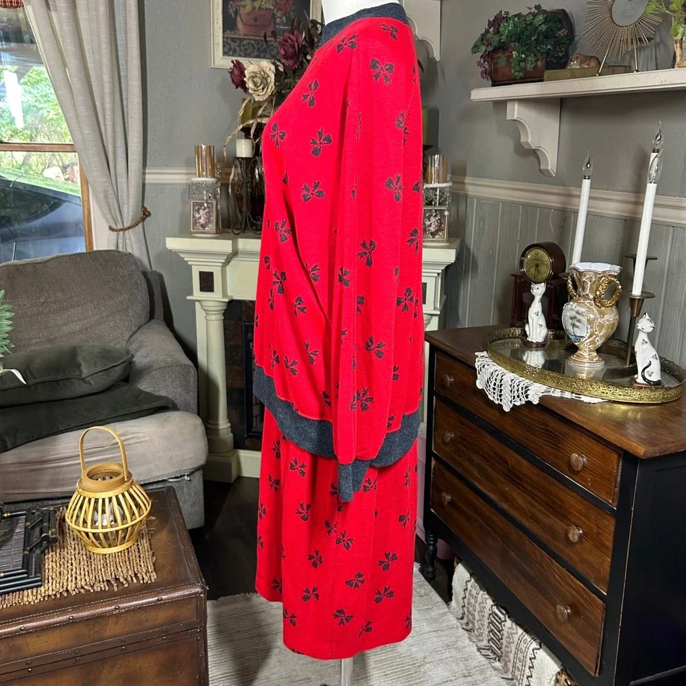 Vtg Red Knit Two Piece Set Bow Print Sweatshirt and Midi Skirt Gray Trim Sz L